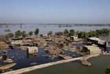 Überschwemmungen 2010 Zerstörungen durch Überschwemmungen in der Provinz Sindh, Pakistan Lizenz: Public domain
